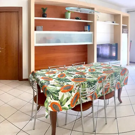 Con Ampio Giardino Esterno E Piscina Condominiale Hébergement de vacances *