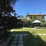 Con Ampio Giardino Esterno E Piscina Condominiale *