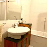 Con Ampio Giardino Esterno E Piscina Condominiale