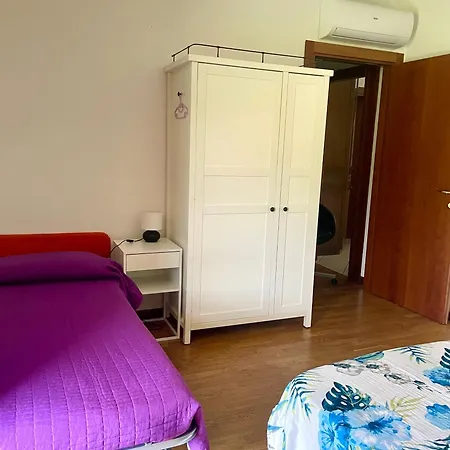 Con Ampio Giardino Esterno E Piscina Condominiale * Garda (Verona)