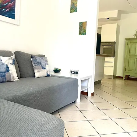 Con Ampio Giardino Esterno E Piscina Condominiale Casa de Férias *