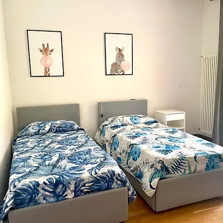 Con Ampio Giardino Esterno E Piscina Condominiale Ferienhaus Garda (Verona)