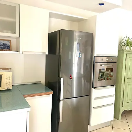 Con Ampio Giardino Esterno E Piscina Condominiale Garda (Verona)