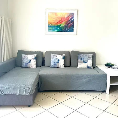 Con Ampio Giardino Esterno E Piscina Condominiale Casa de Férias