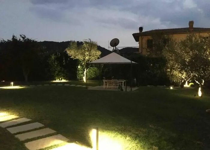 Con Ampio Giardino Esterno E Piscina Condominiale Casa de Férias *