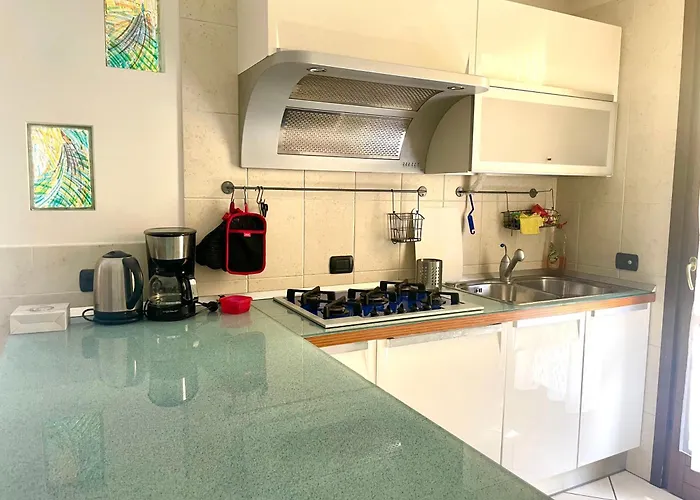 Con Ampio Giardino Esterno E Piscina Condominiale *