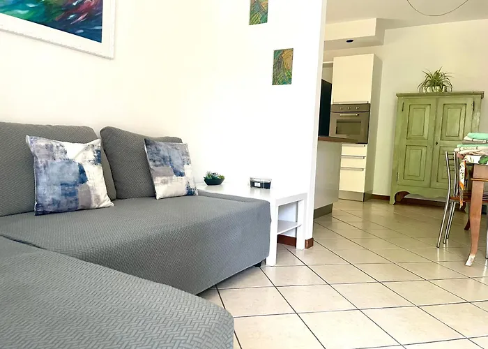 Con Ampio Giardino Esterno E Piscina Condominiale Casa de Férias *