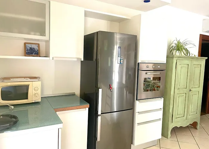 Con Ampio Giardino Esterno E Piscina Condominiale Garda (Verona)