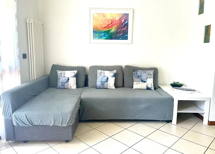 Con Ampio Giardino Esterno E Piscina Condominiale Casa de Férias