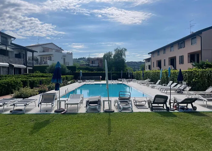 Con Ampio Giardino Esterno E Piscina Condominiale Casa de Férias *