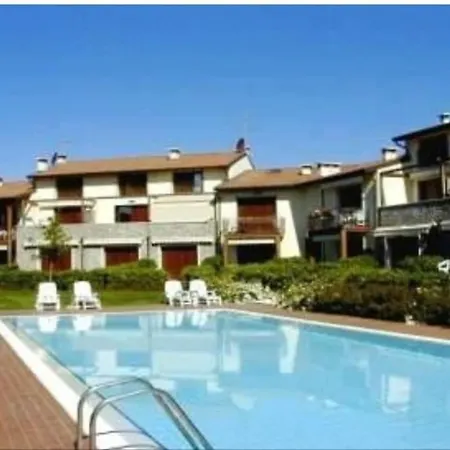 Con Ampio Giardino Esterno E Piscina Condominiale * Garda (Verona)