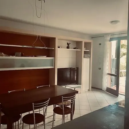 Casa vacanze Con Ampio Giardino Esterno E Piscina Condominiale Garda (Verona)